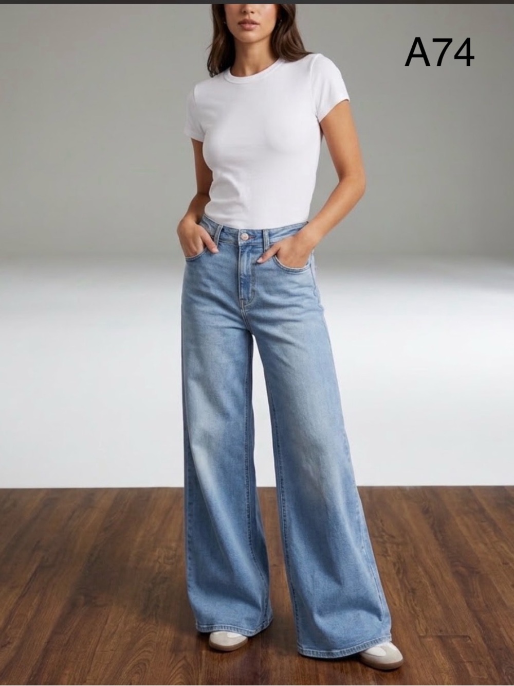 Universal Thread Women’s Wide-Leg Jeans in Light Blue Wash